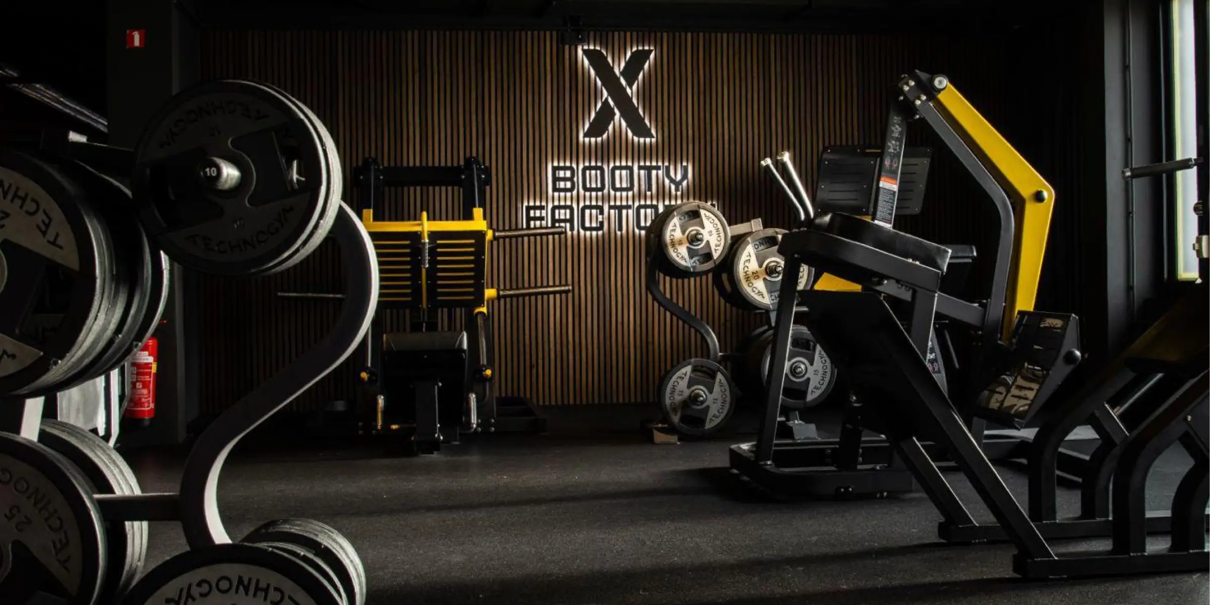 Strength and performance at xfit club huizen | zaluti b. V. Strength training area at xfit club huizen with modern gym equipment and weights in a professional fitness environment.